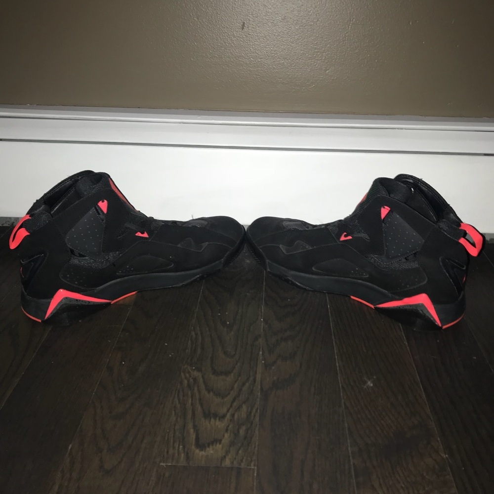 MENS SIZE 10.5 JORDANS